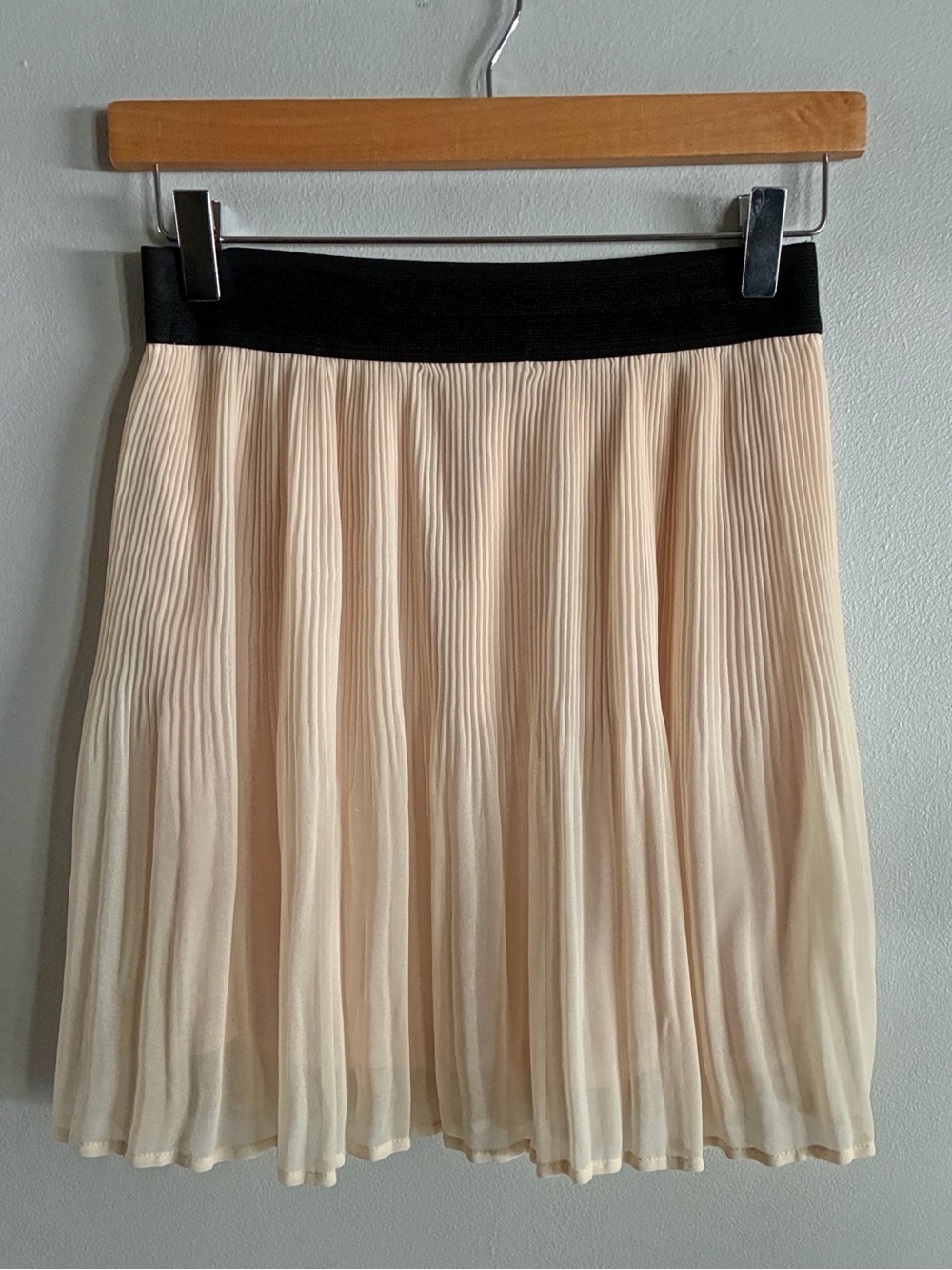 Pleated Chiffon Mini Skirt Womens XS Cream Black Elastic Waist Flowy